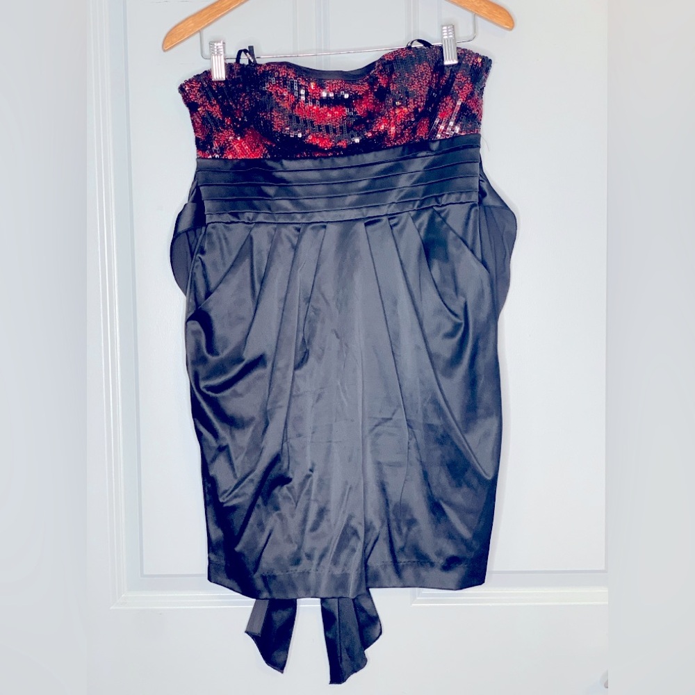 Snap Embellished Strapless Red/Black Cocktail Mini Dress in Size 11 Juniors